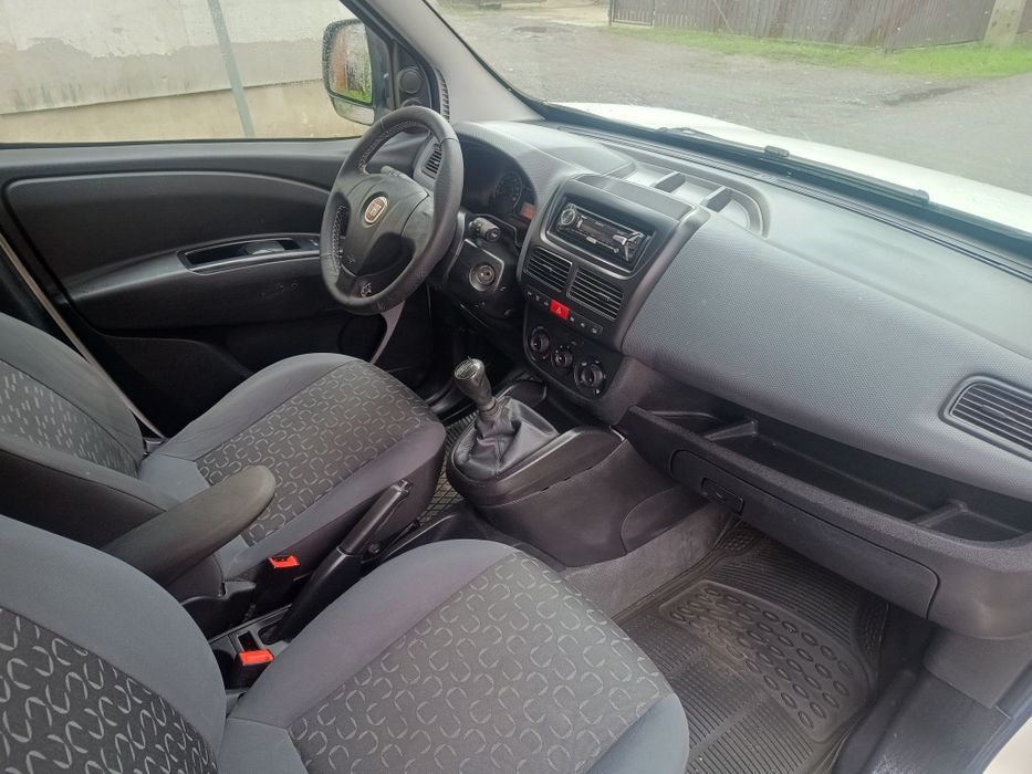 Doblo  combo Kangoo  caddy 2 2010 diesel OTWIERANY DACH