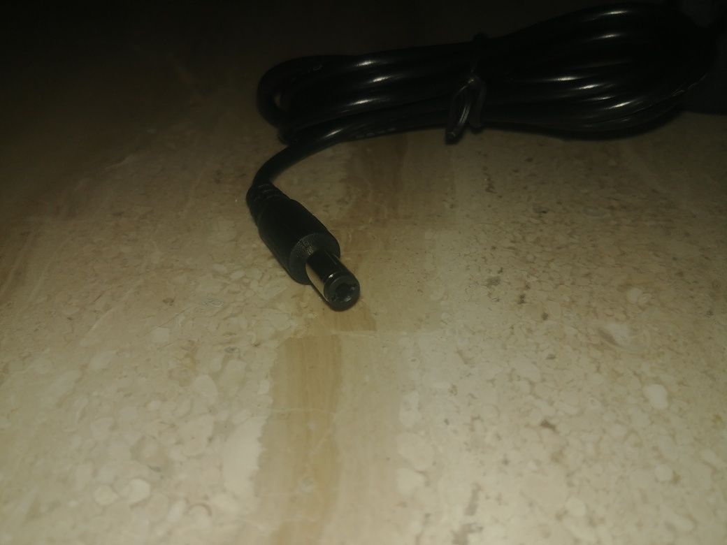 Zasilacz 5V 2A model RY-0520 IN PUT 100-240VAC 50/60Hz OUTPUT 5V 2A