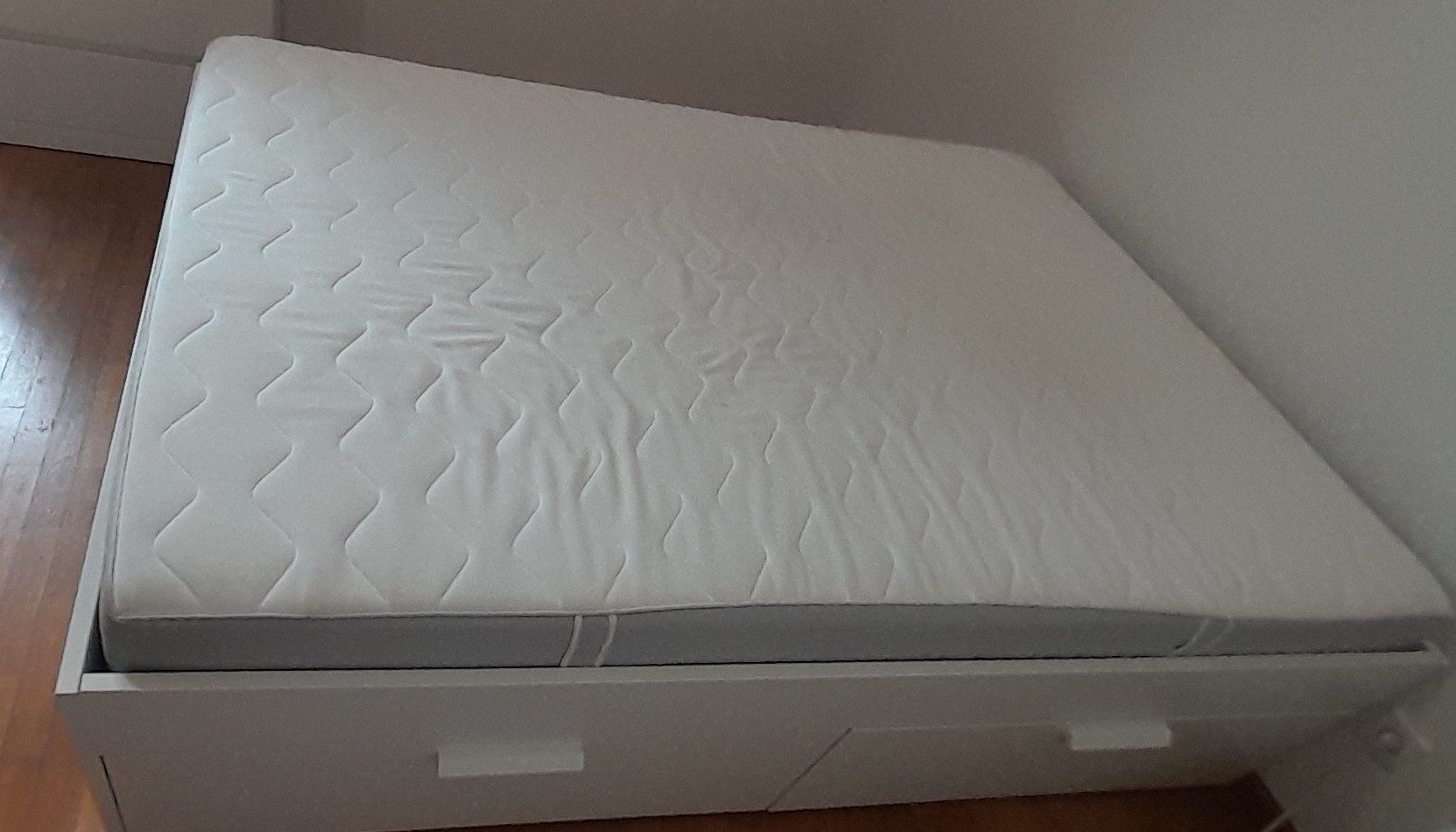 Cama completa IKEA 140 x 200cm em  ótimo estado com colchão!!!