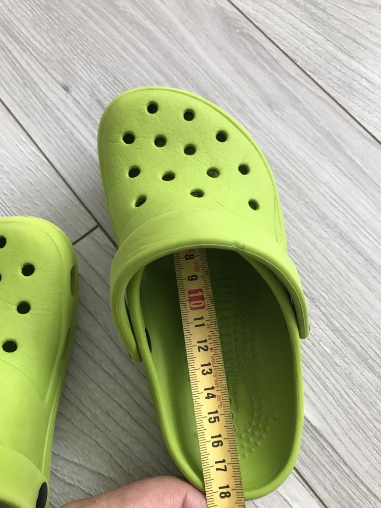 Продам дитячі crocs (28 розмір)