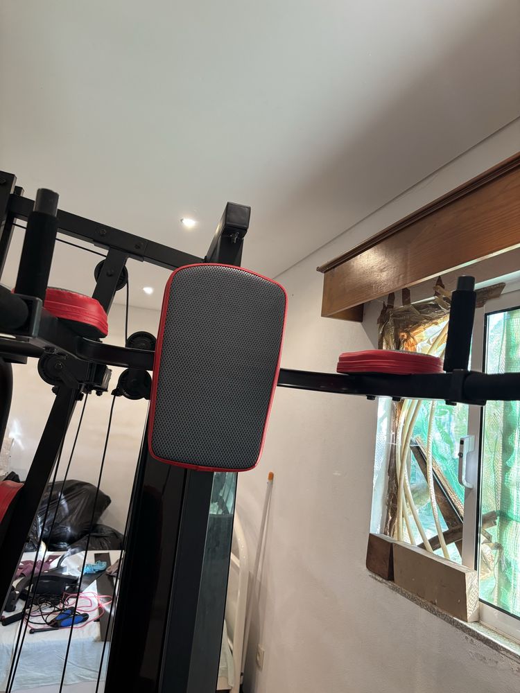 Máquina de musculação multifunções