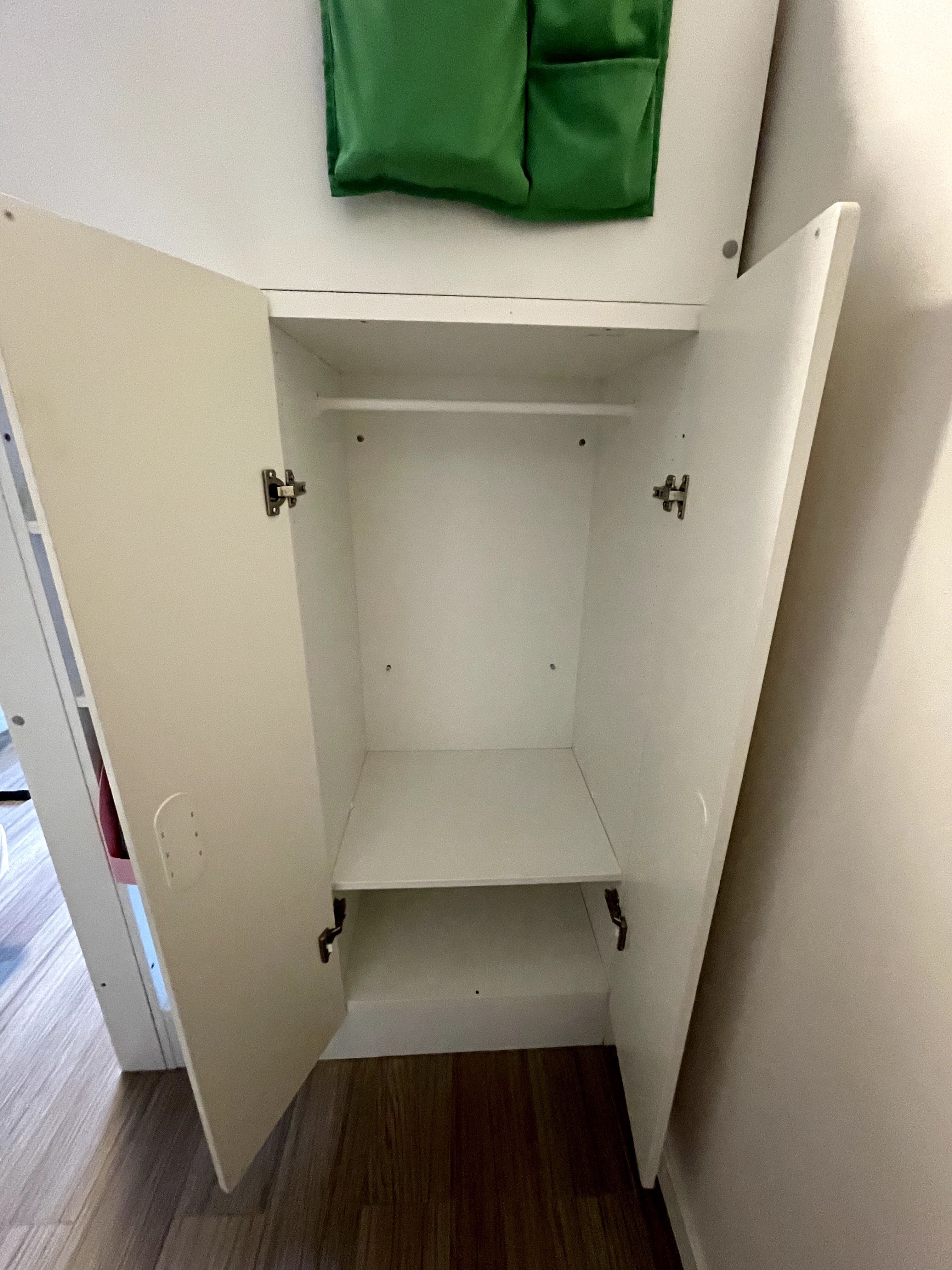 Cama alta, branco com secretária c/4 gavetas,