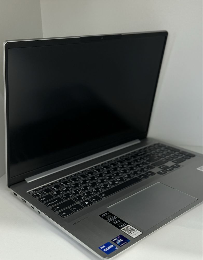 Lenovo IdeaPad 5 Pro 16IAPH7 16” i5-12 16gb 512ssd Are a370M