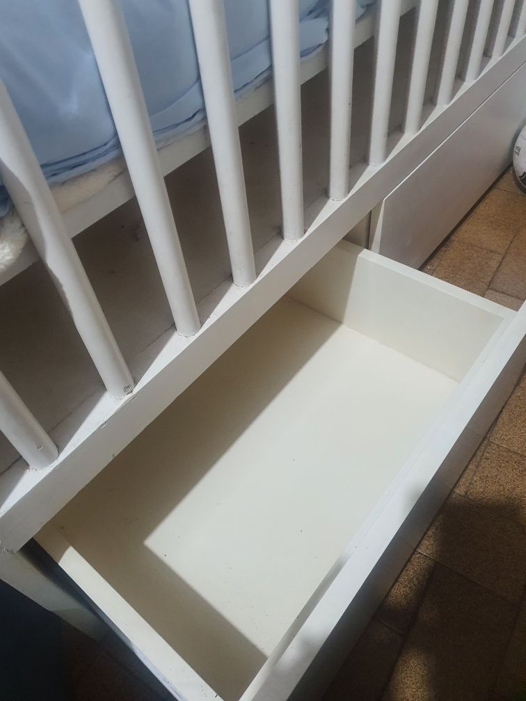 Berço para bebé usado 50€ Com colchão, edredom, 1 almofada