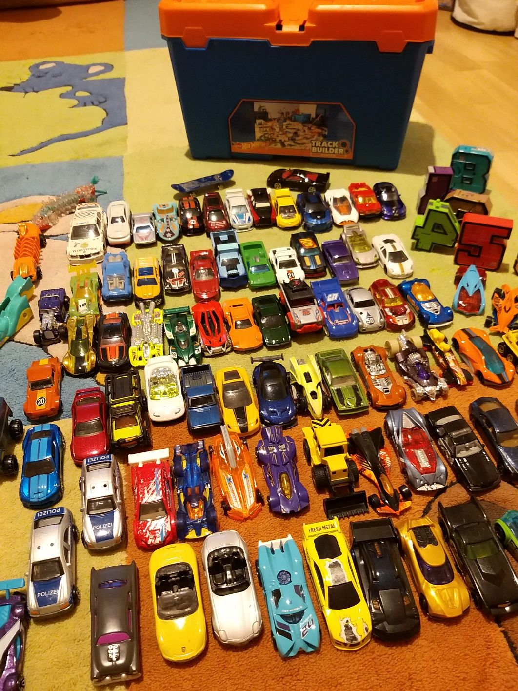Колекція машинок "Hot Wheels" та  інші.
