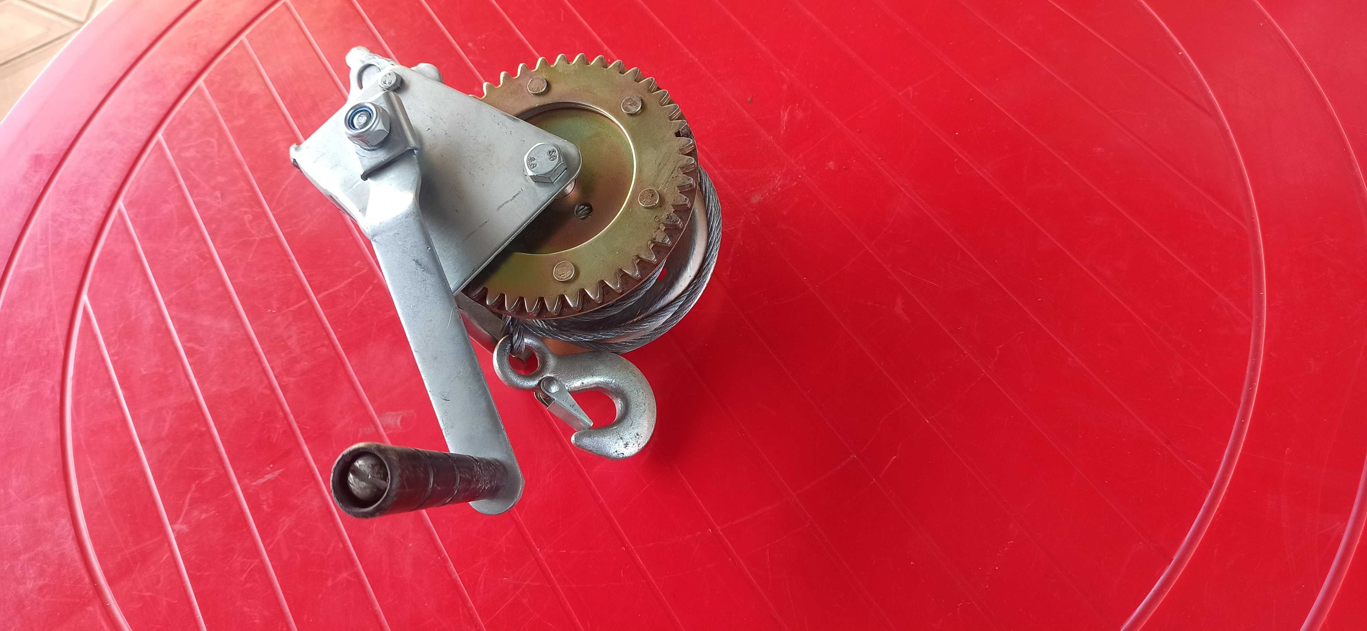 Продается лебедка Intertool, автомобильная -  500 кг, с тросом 10 м