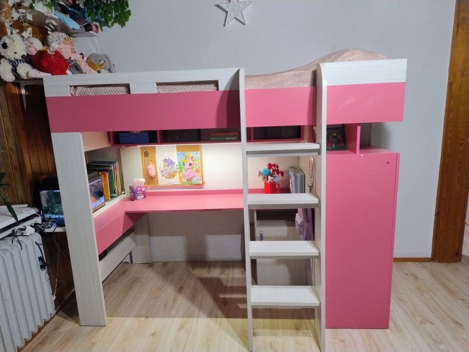 Łóżko piętrowe z biurkiem