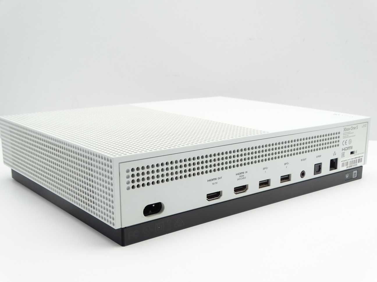 Konsola Microsoft XBOX One S 1TB Model 1681 Pad