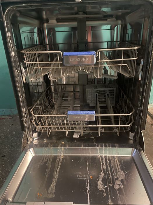 Посудомойка вмонтована Samsung DW-SG720T