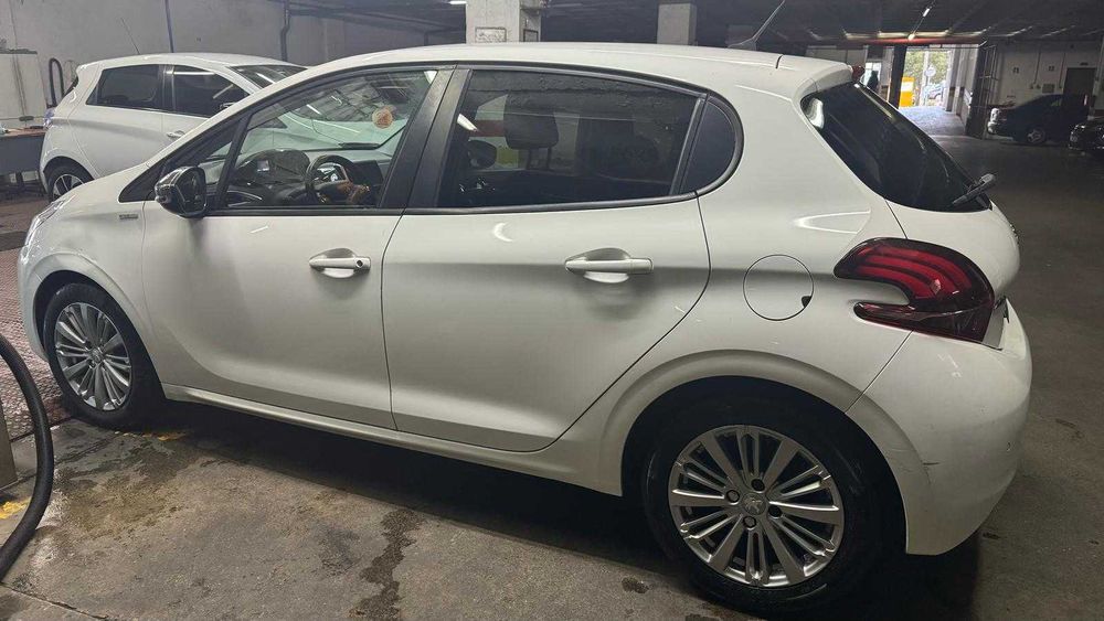 Peugeot 208 1.6 TDI Blue HDi Style Branco