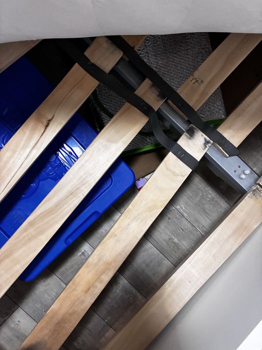 Łóźko do sypialni z materacem 160*200