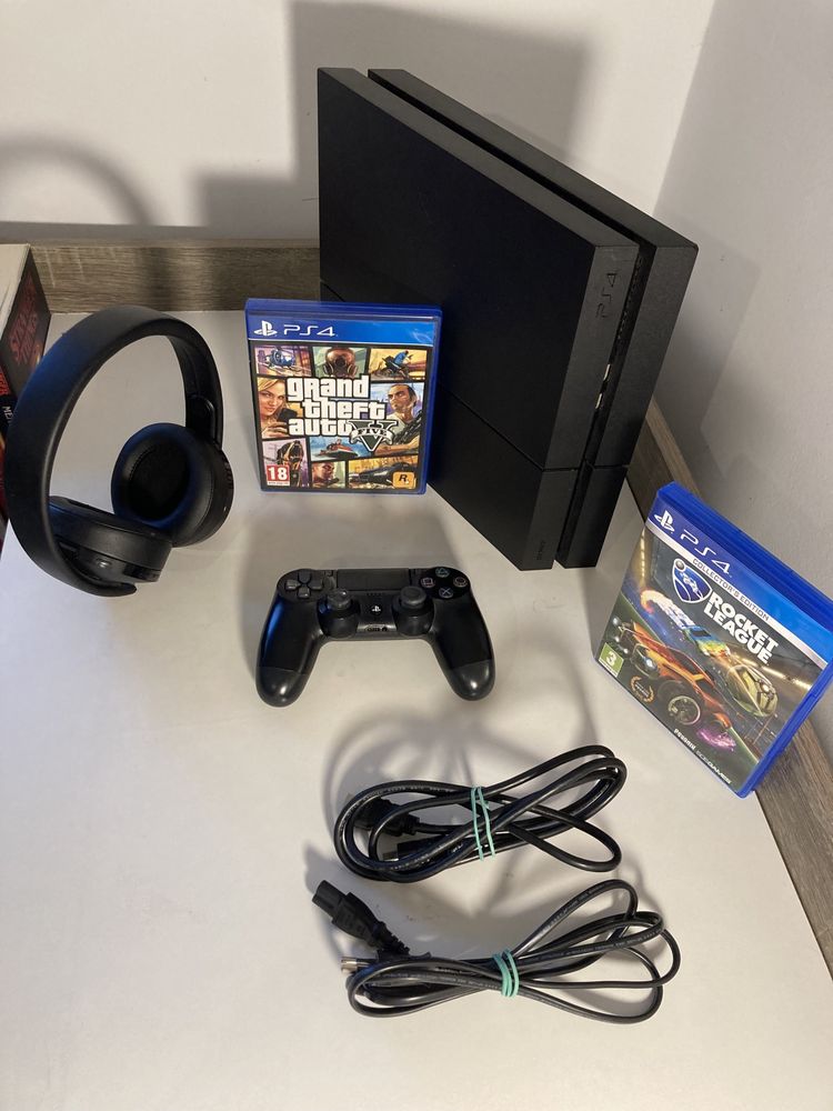 PlayStation 4 + Headset + Comando + 2 Jogos