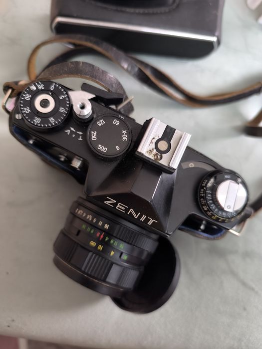 Aparat analogowy Zenit 11 plus obiektyw Helios 44m-4 58mm f/2 – retro