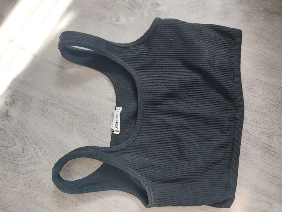 Czarny crop top damski