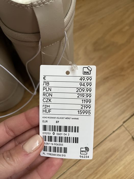 Нові чоботи уги  h&m