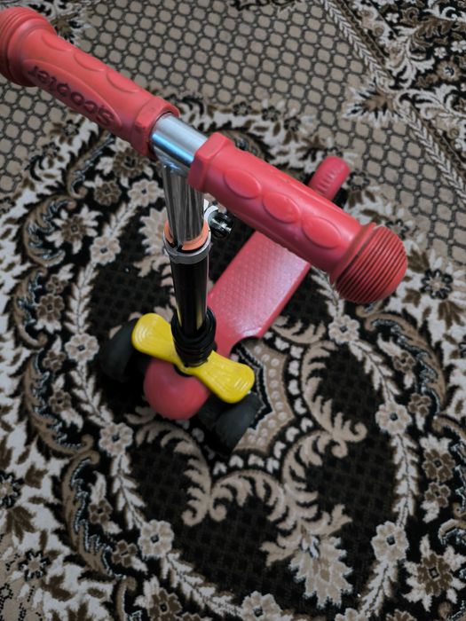 Самокат дитячий,в гарному стані