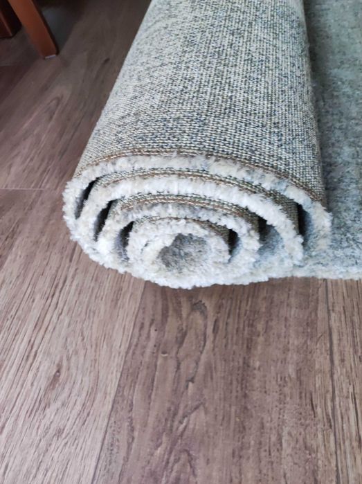 Dywan szary 2 m na 2,90 m (200cm na 290cm) dobra jakość