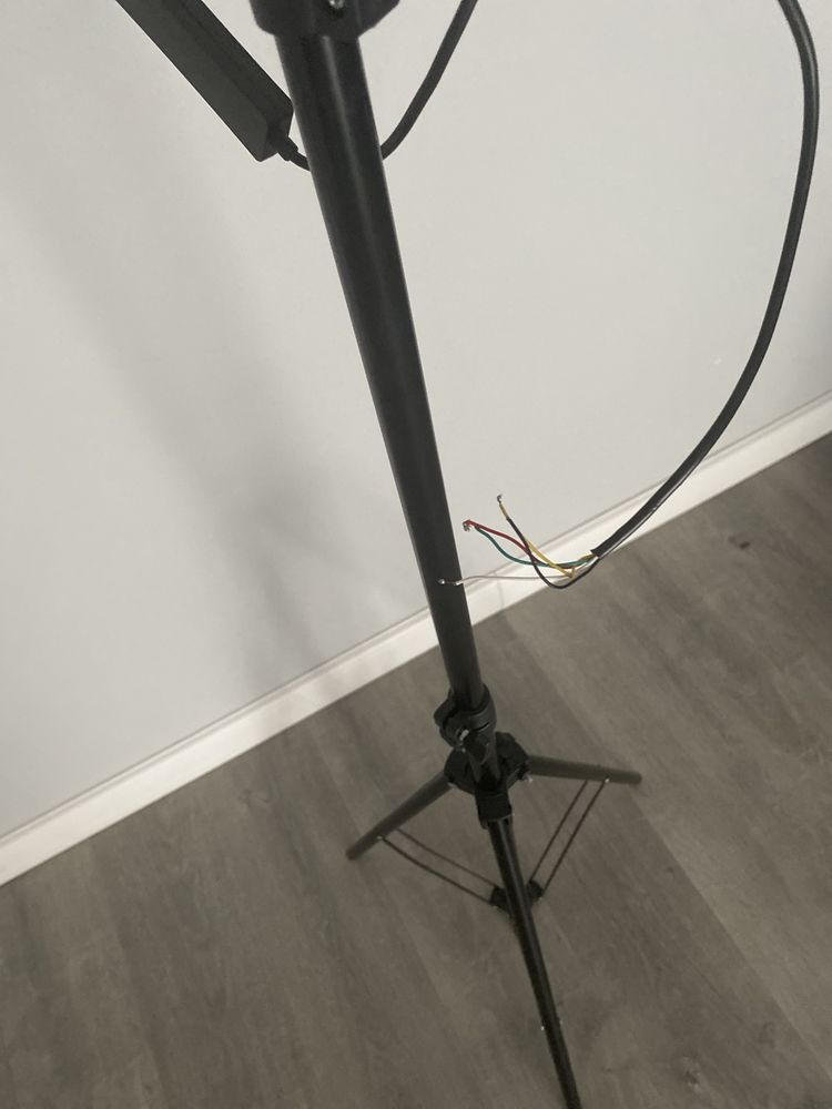 Sprzedam uszkodzoną lampę do zdjęć