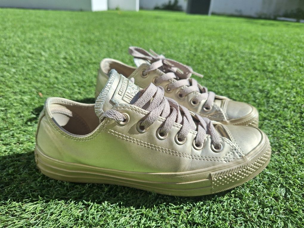 Tenis AllStar dourados