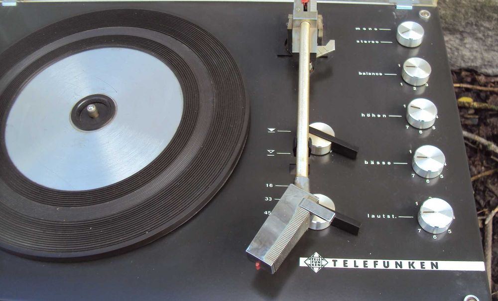 Рабочий проигрыватель виниловых пластинок TELEFUNKEN винтаж