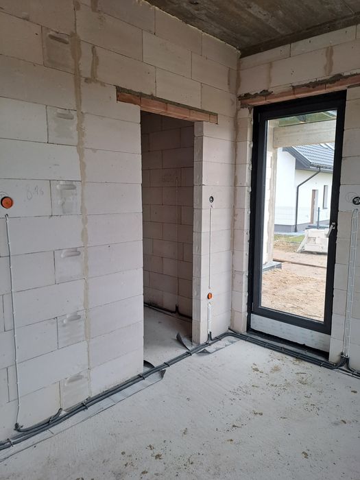 Usługi elektryczne – KinMar Construction | Profesjonalny elektryk