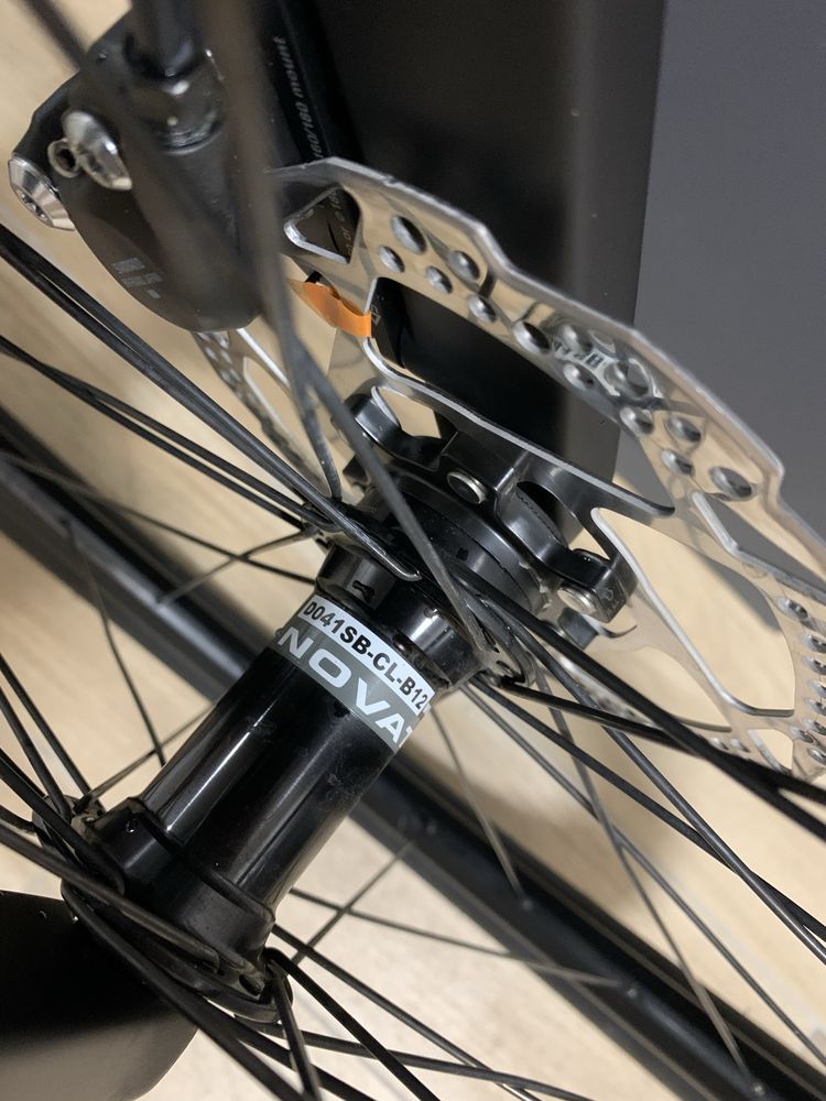 Gravel Focus Atlas 6.7 (rozmiar M, widelec karbon, Shimano GRX 400)