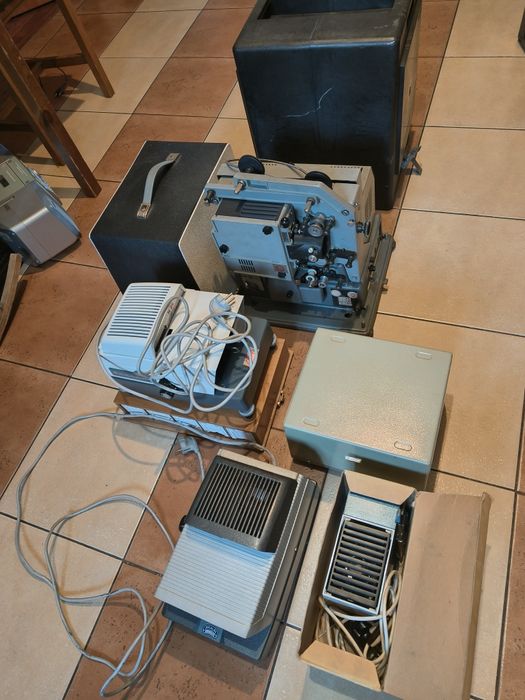 Sprzedam zestaw starych rzutników oraz projektor