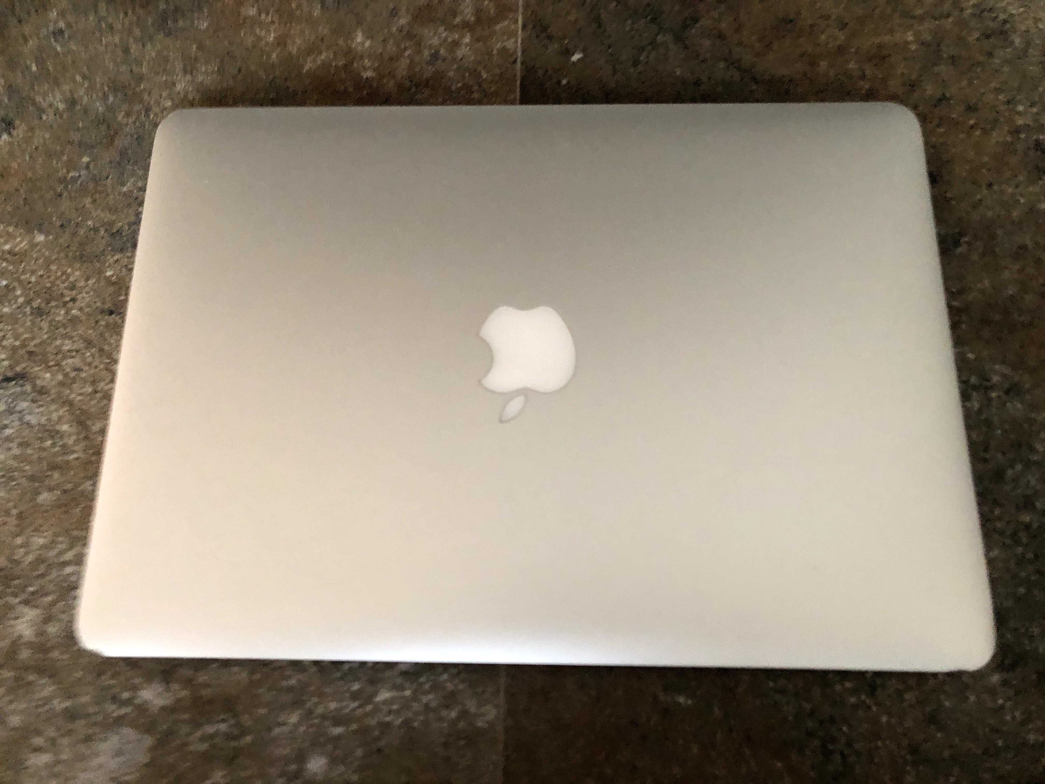 Macbook PRO 15 cali 1TB pojemności, Intel I7