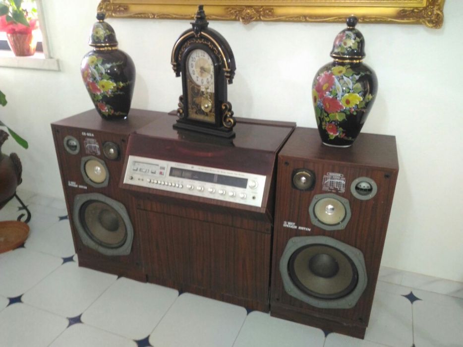 Hifi  vintage com móvel incorporado