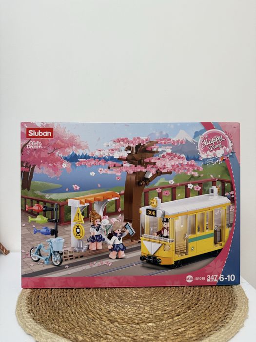 Конструктор для дівчинки Трамвай у центрі міста Сакура 347 деталей