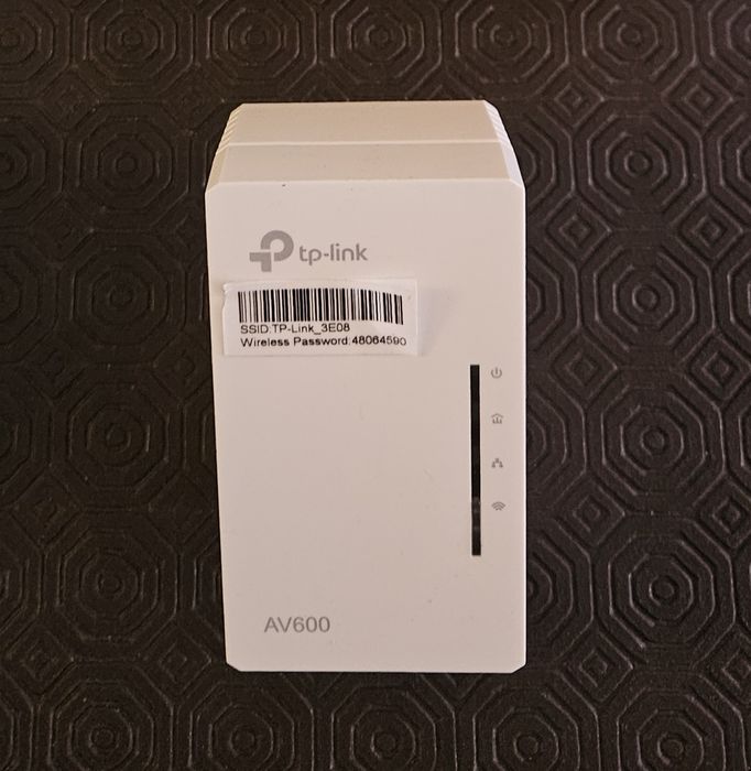 Tp-link Powerline Wi-Fi kit 
600 Mbps powerline
300 Mbp