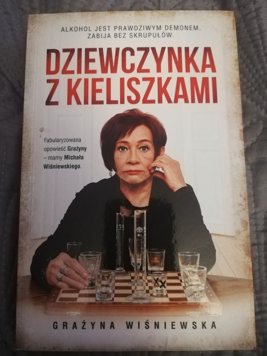 Dziewczynka z kieliszkami.