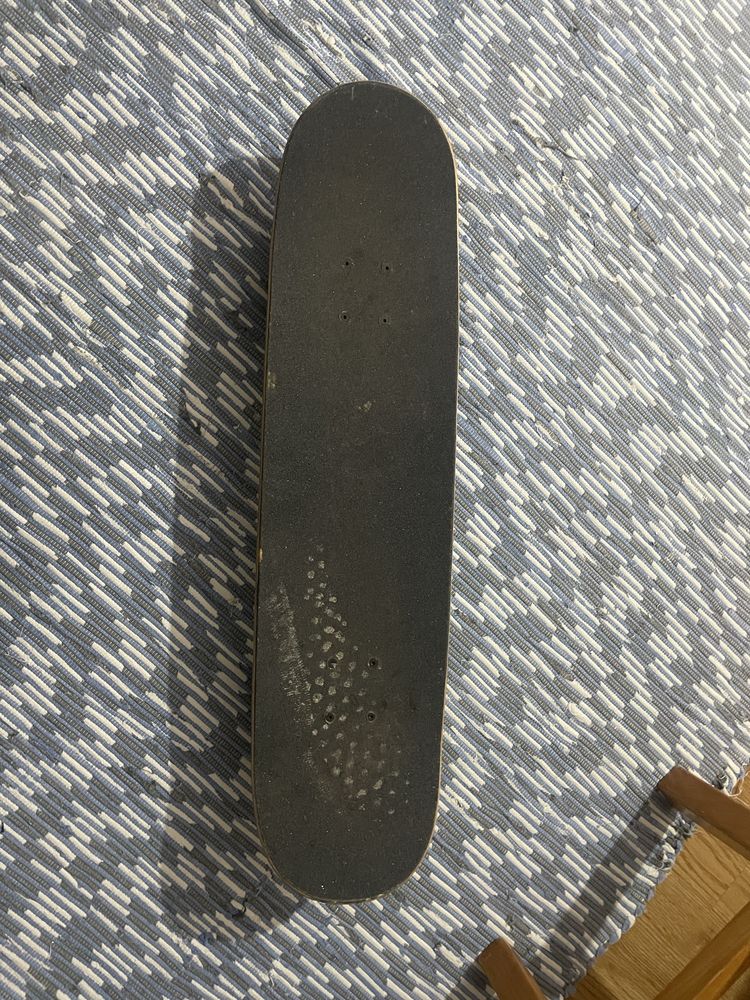 Skate que brilha no escuro