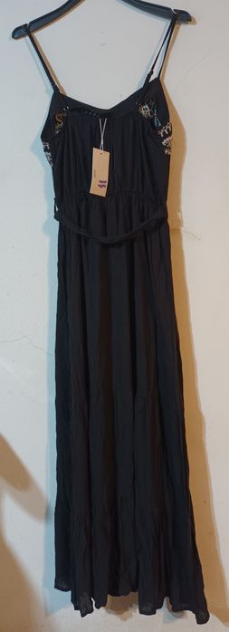 Vestido preto alças