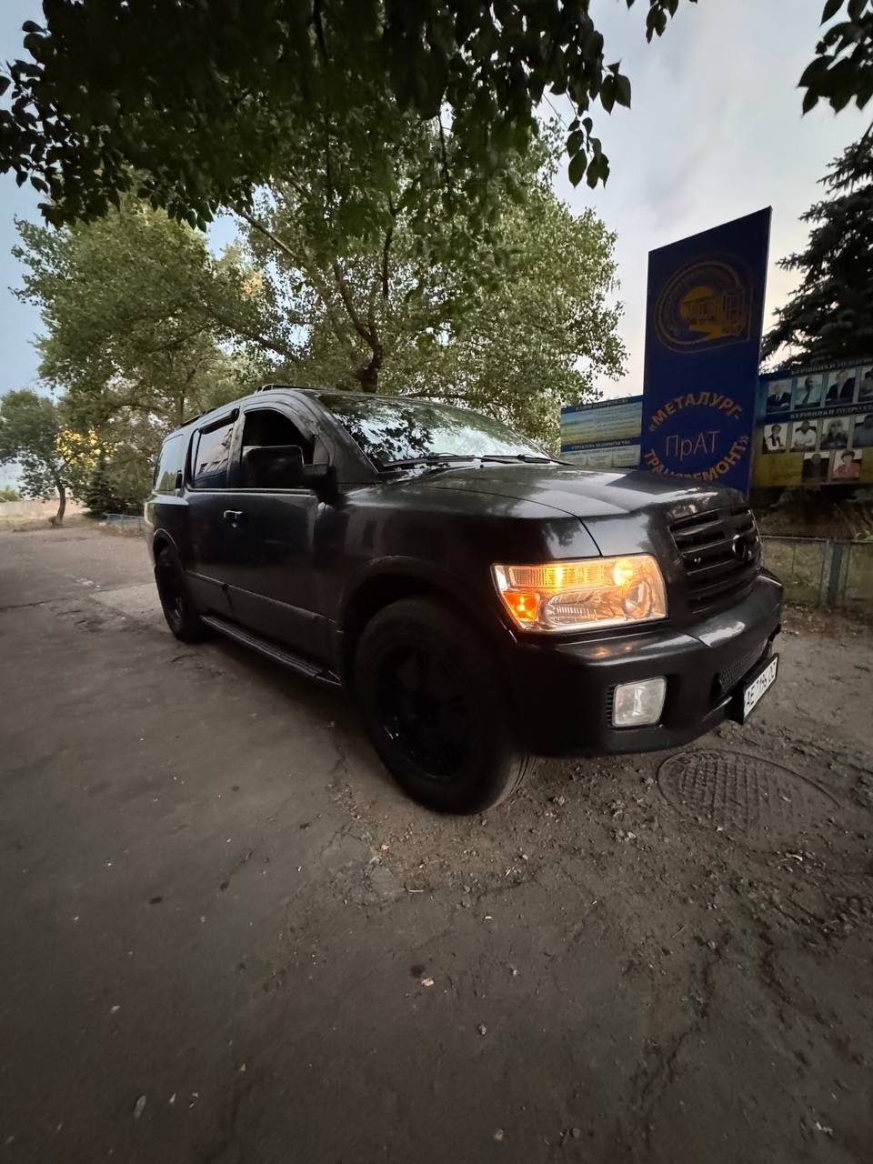 Продам машину infiniti QX56