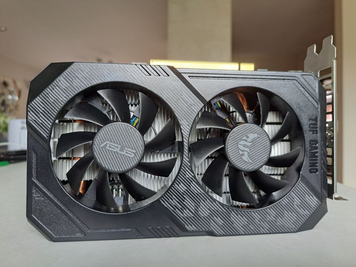 Karta graficzna ASUS GTX 1660Ti 6GB VRAM, w dobrym stanie.