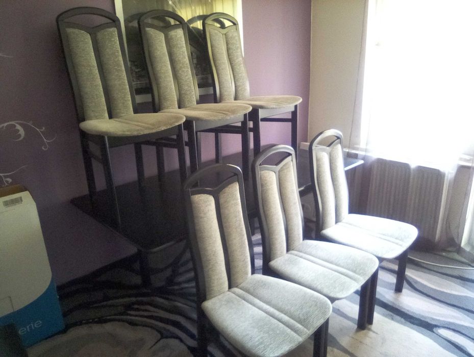 Sprzedam sześć krzeseł