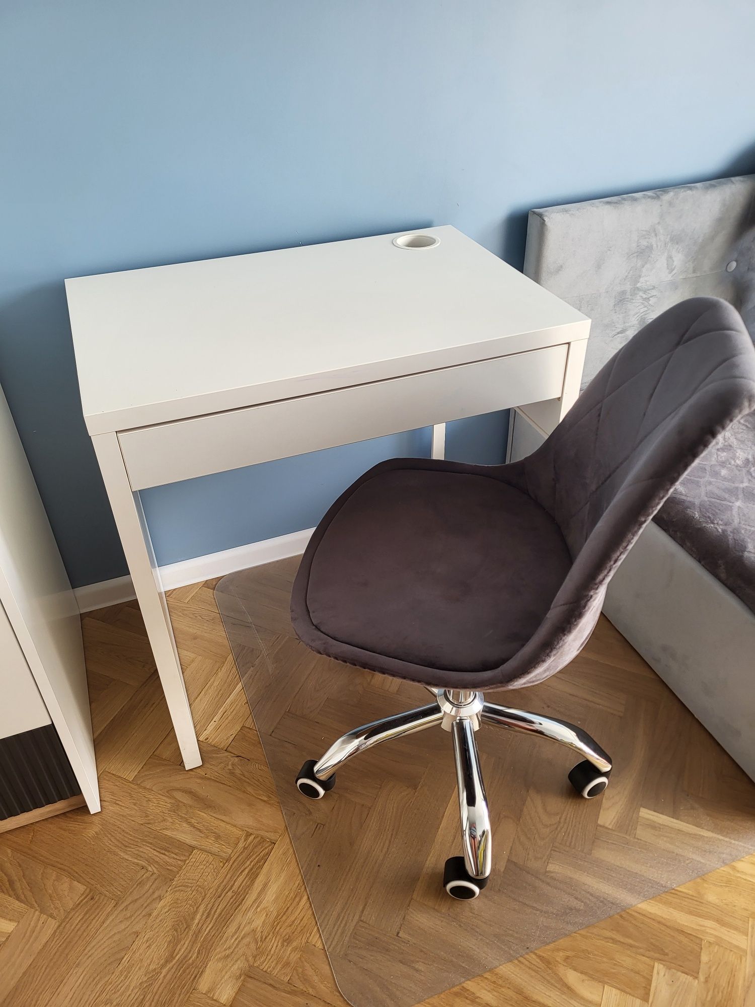 Biurko ikea plus krzeslo regulowane