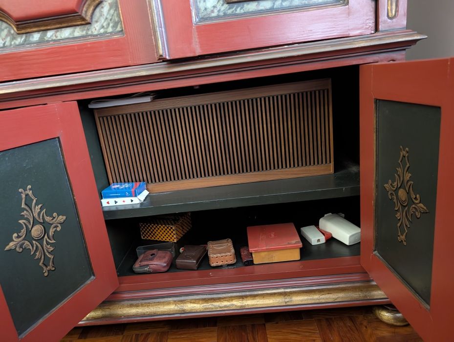 Armário de televisão vintage em pinho lacado,