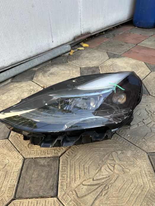 Фара Tesla Model Y