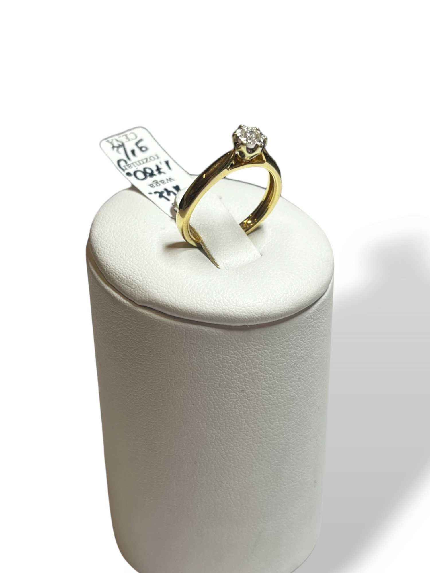 Złoty pierścionek próby 585 z Brylantem  1,78G 0,10 CT