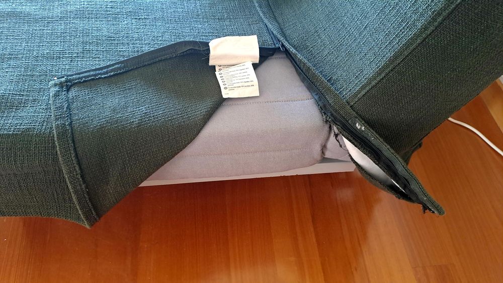 Sofá 3 lugares, sofá/cama com 2 conjuntos de capas amovíveis.