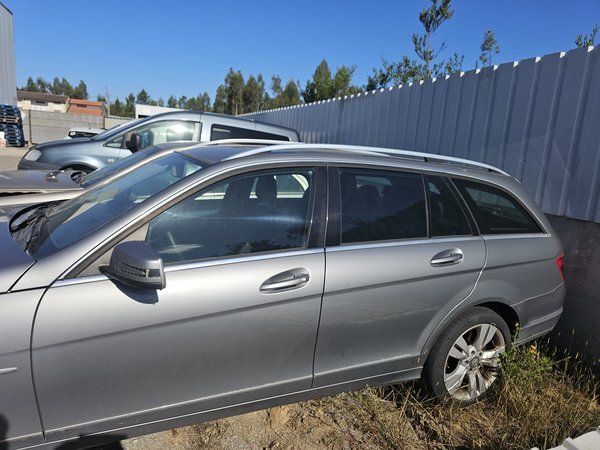 Lateral Esquerda Mercedes W204 carrinha