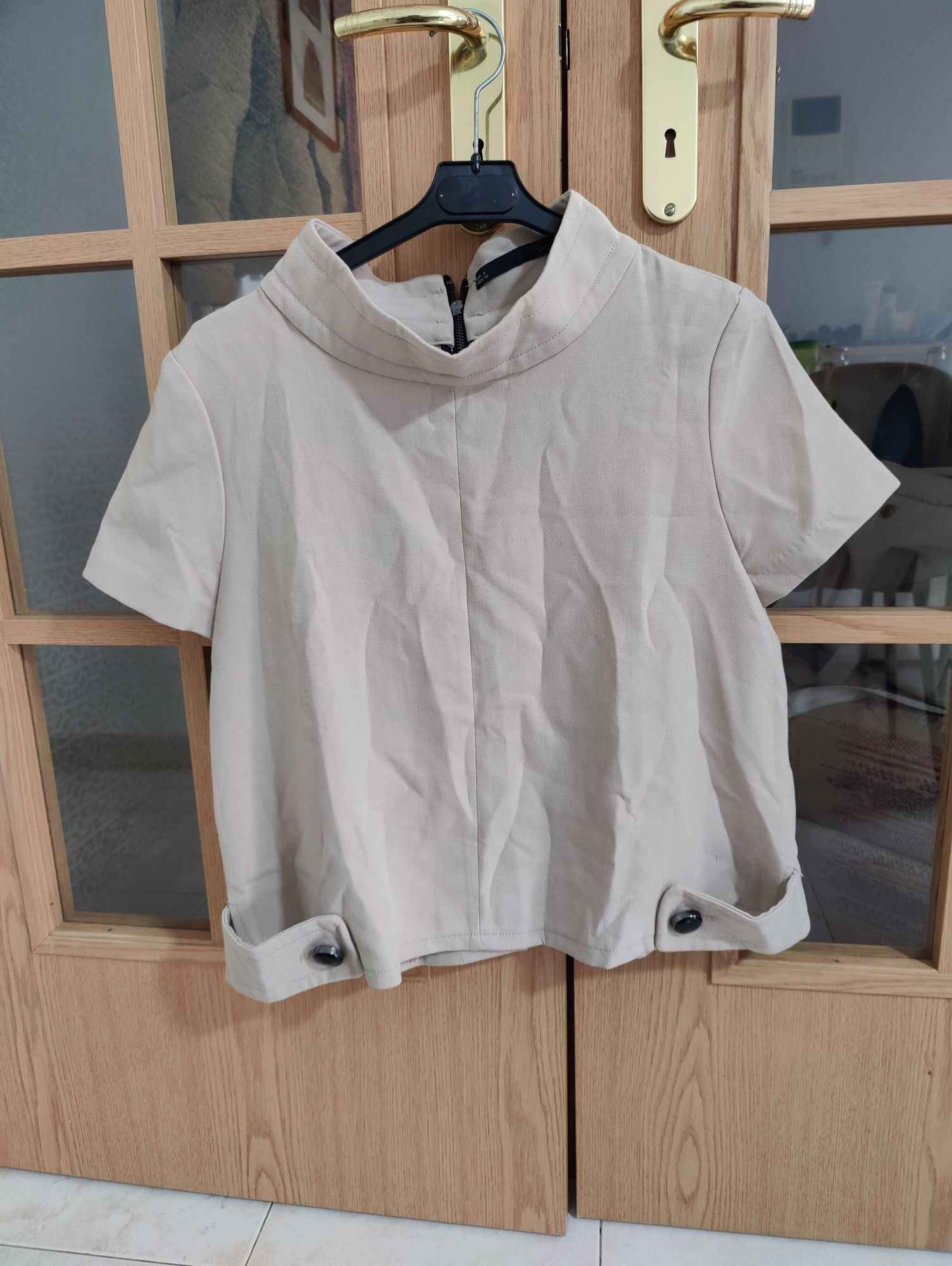 Camisola/T-shirt com fecho