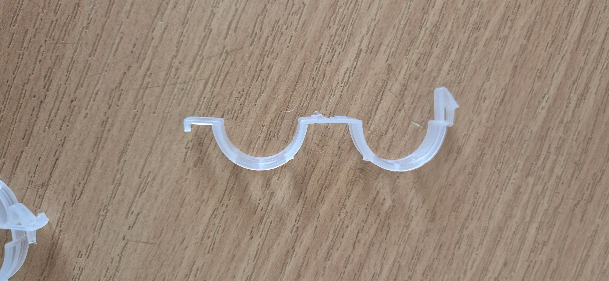 Plastikowe zapinki do roślin, idealne do podtrzymywania pędów pomidoró