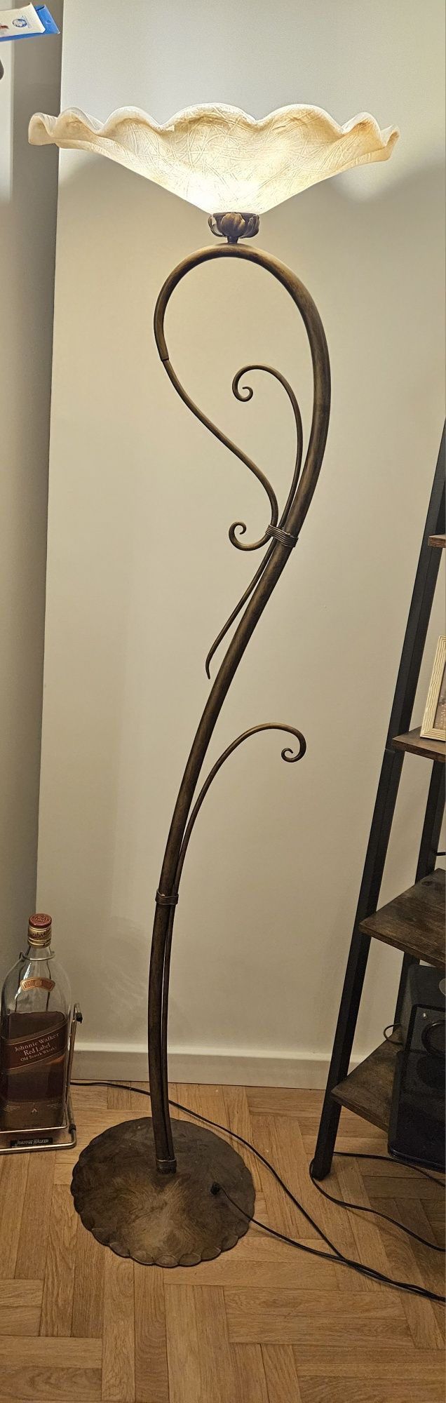 Lampa stojąca jak nowa