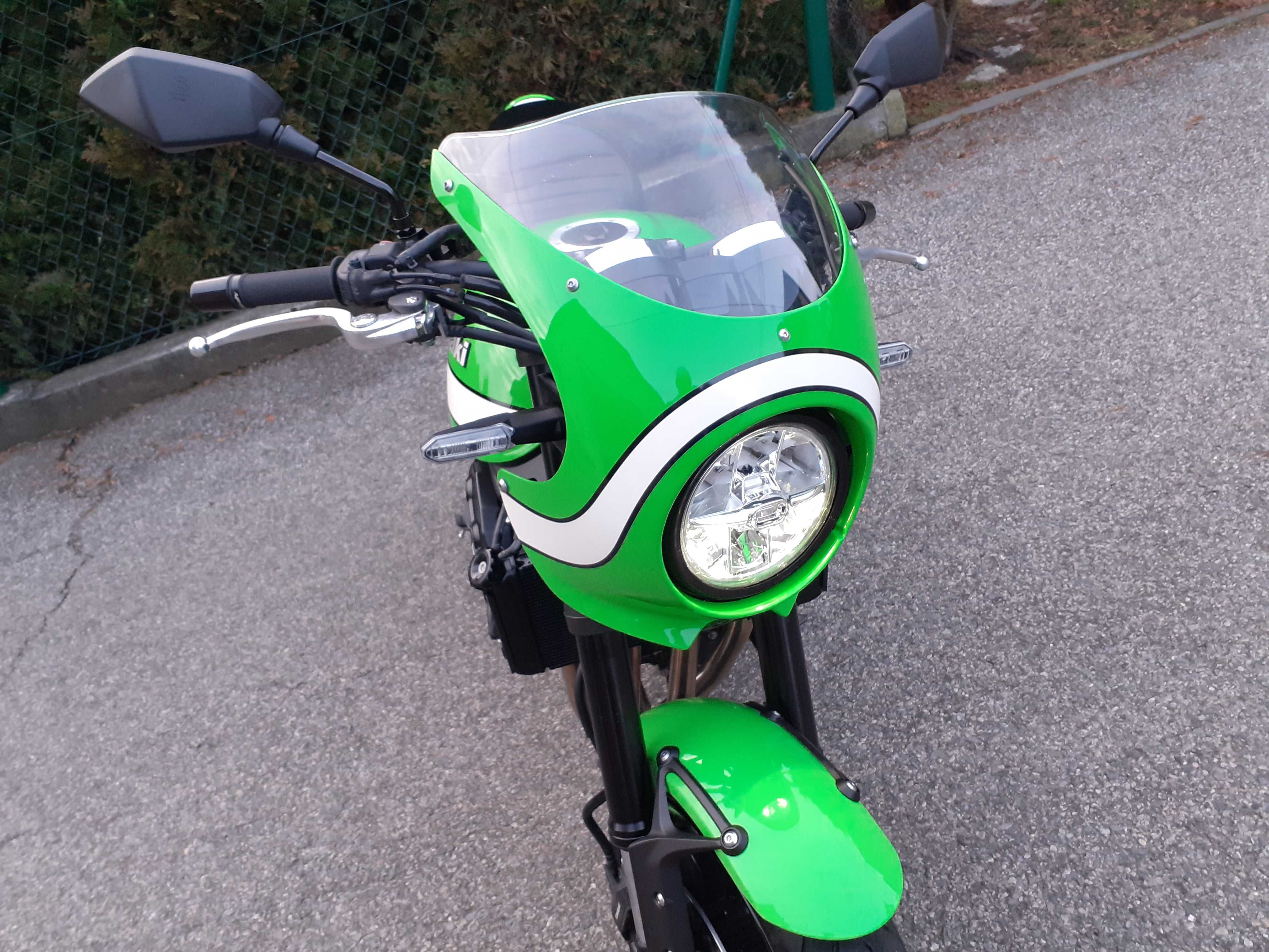 Kawasaki Z900 RS z 2018 roku przeb. tylko 3421 km. cena 36999 zł.