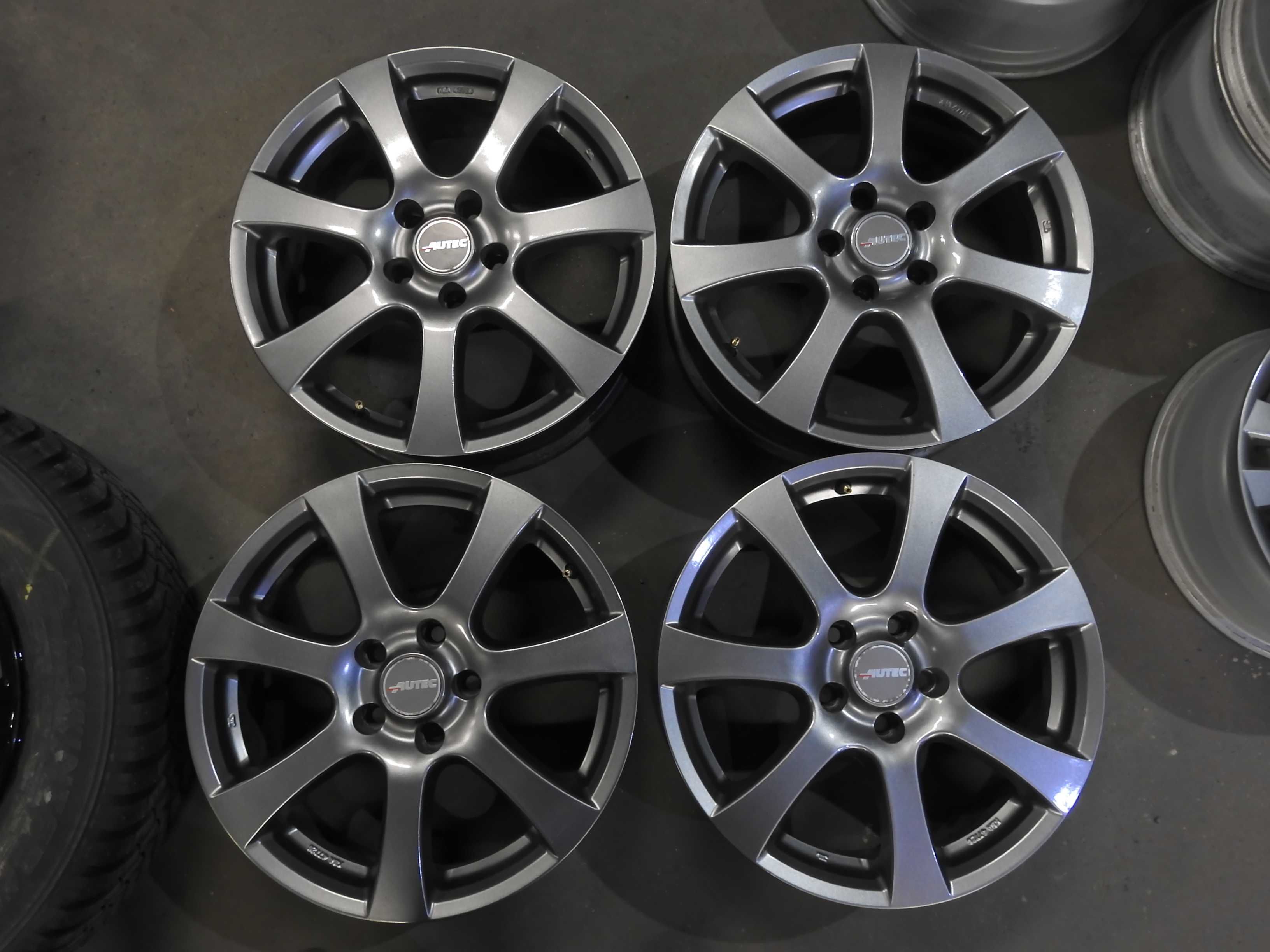 4xAlufelgi 17'' 7J 5x112 et40 AUTEC Stan BDB+ piasta 70,1mm GRAFIT