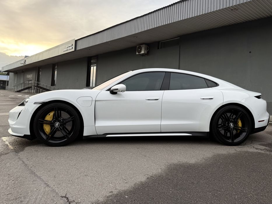 Porsche taycan turbo