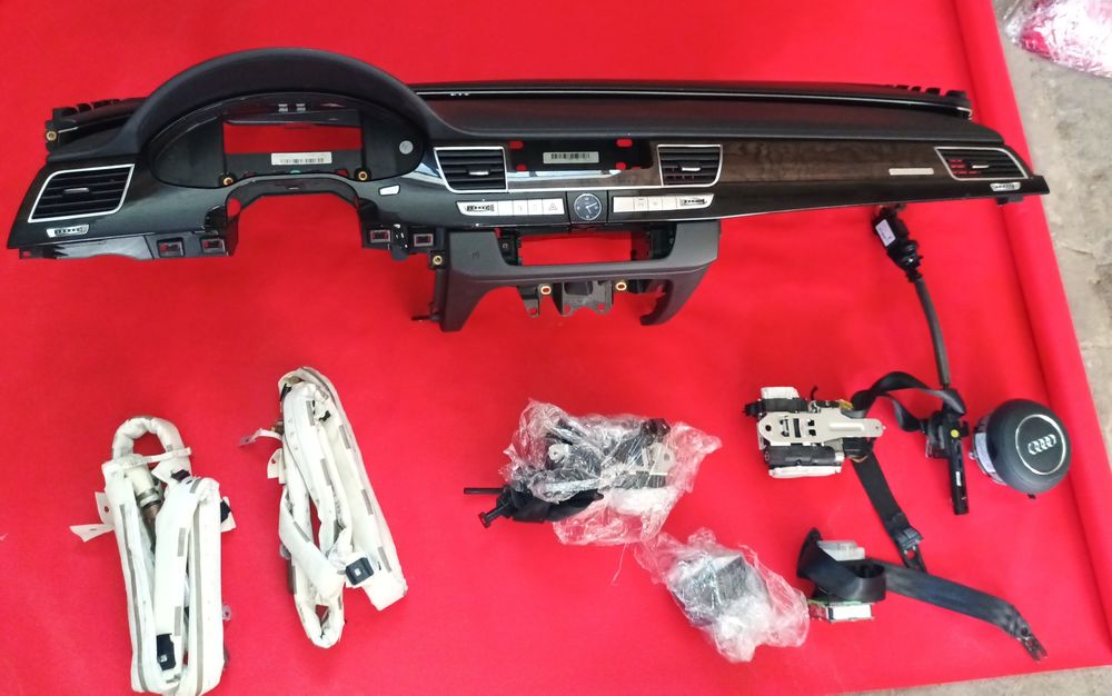 Audi A8 D4 Deska rozdzielcza pasy z dociągami  kurtyny airbag